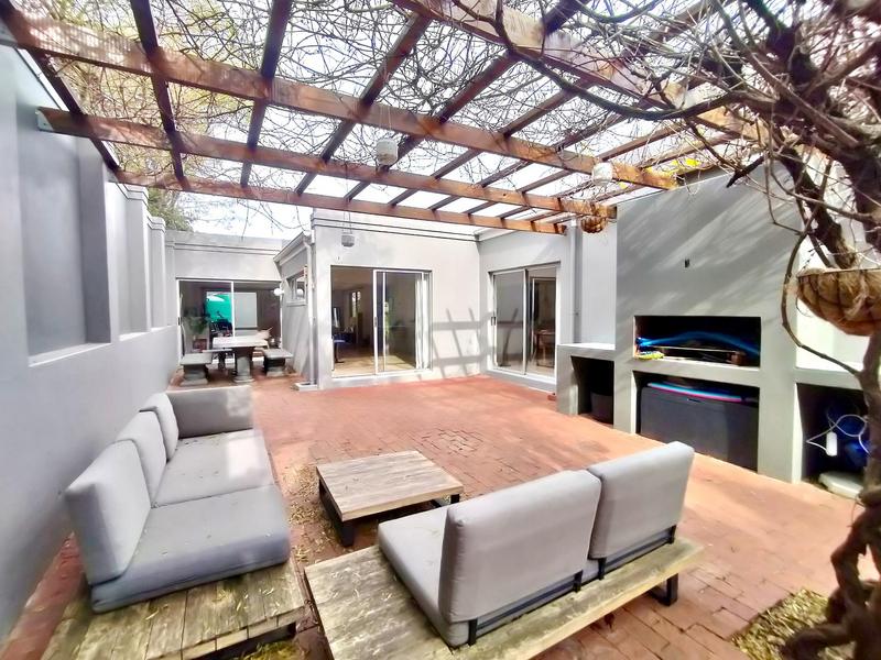 To Let 4 Bedroom Property for Rent in Hout Bay Western Cape